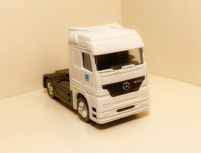 Колекционная игрушечная модель грузового автомобиля машины 1:87 мод0956 фото